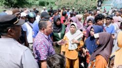 Foto: Suasana Sekda turun langsung temui warga