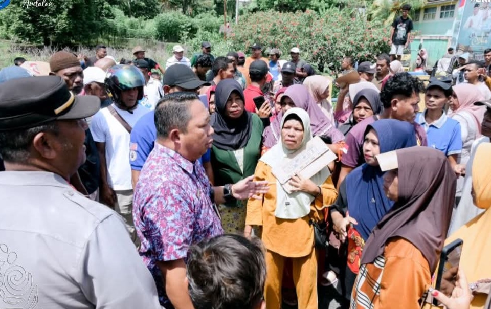 Foto: Suasana Sekda turun langsung temui warga
