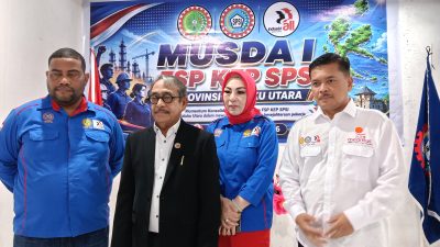 Foto : Ketua Umum FSP KEP SPSI R. Abdullah, Ike Masita Tunas dan Pengurus lain