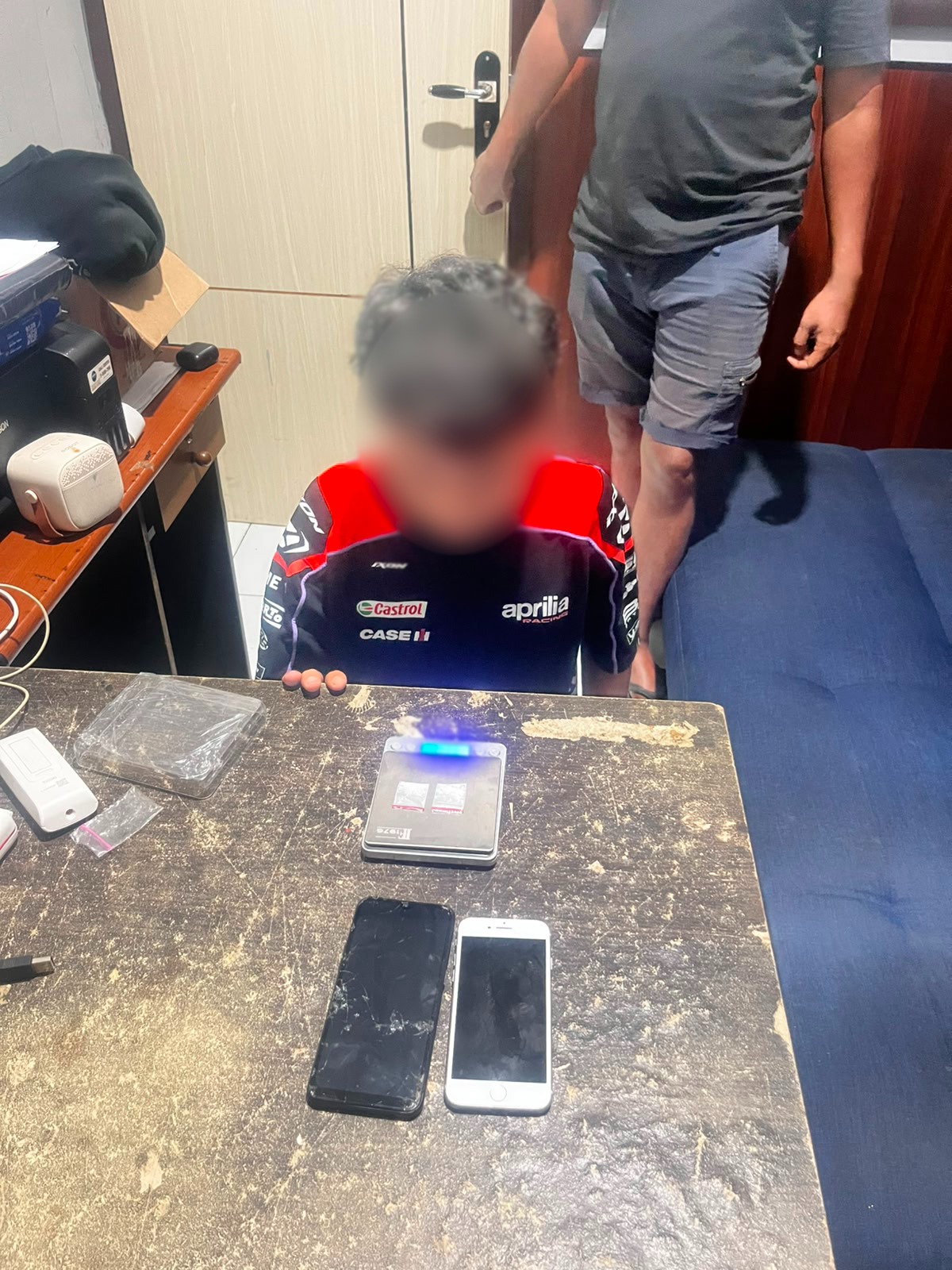 Foto: Seorang pemuda dan babuk diamankan