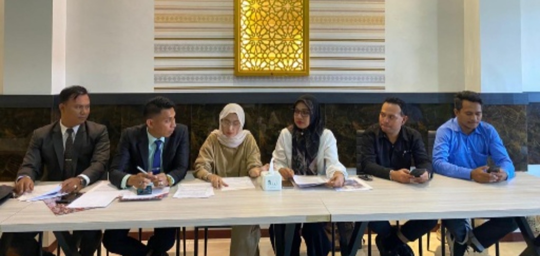 Foto: Suasana press conference PW dan tim hukum
