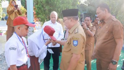 Foto: Wali Kota Ternate, M. Tauhid Soleman bersama para siswa