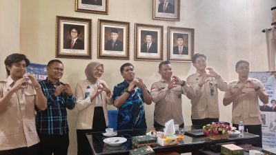 Foto bersama dengan anggota DPD RI Hasby Yusuf