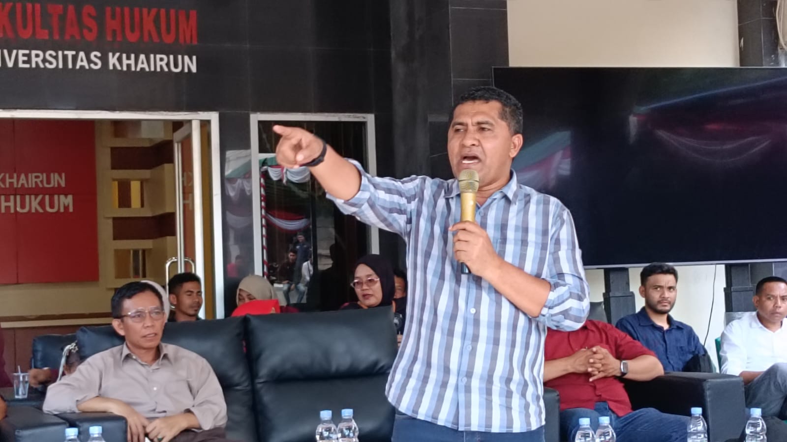Orasi ilmiah anggota DPD RI Hasby Yusuf di hadapan mahasiswa baru Fakultas Hukum Unkhair Ternate