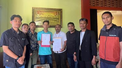 Foto tim hukum dan buruh tambang