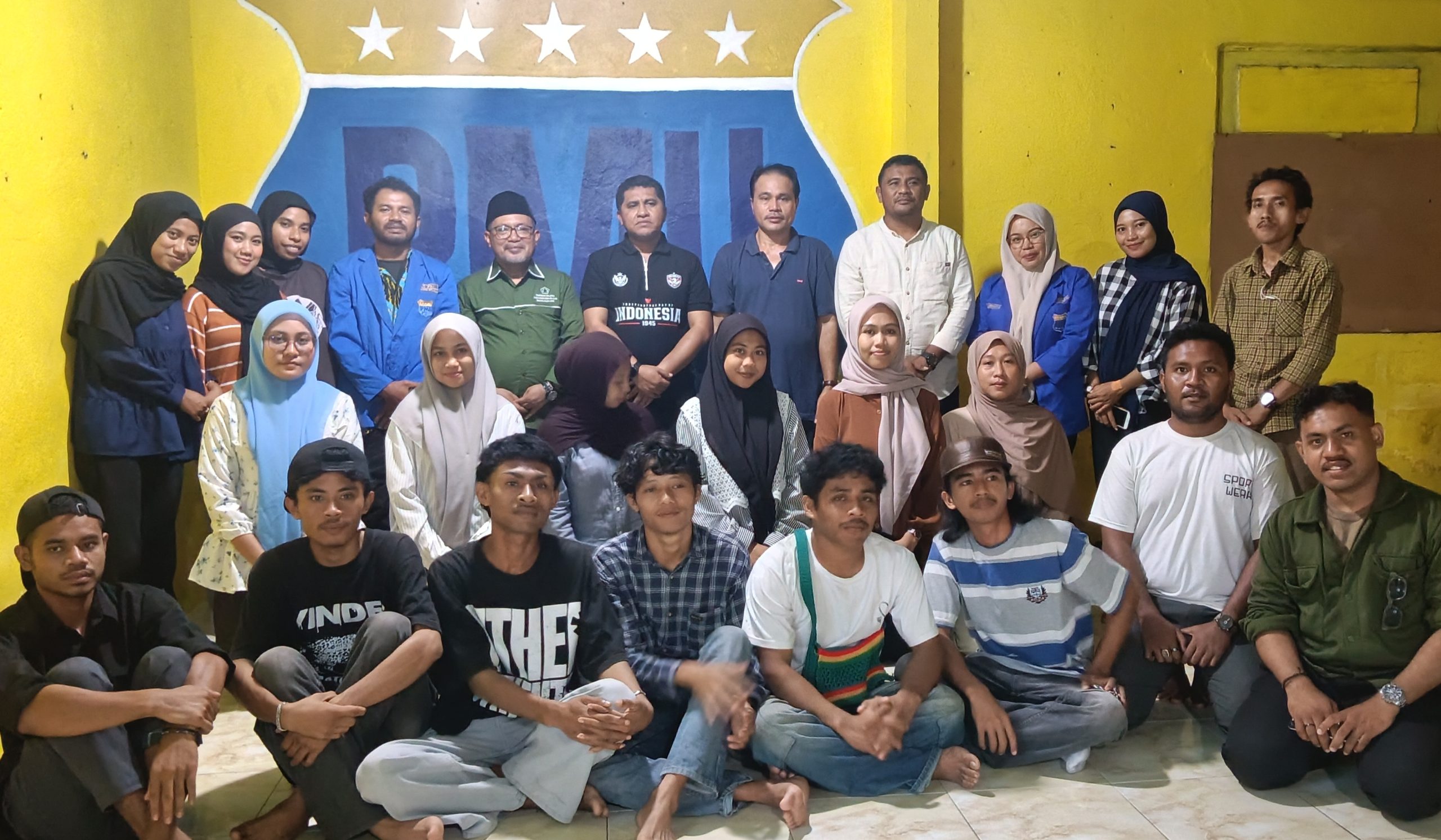 Foto bersama anggota DPD RI Hasby Yusuf dan sahabat-sahabati PMII Maluku Utara
